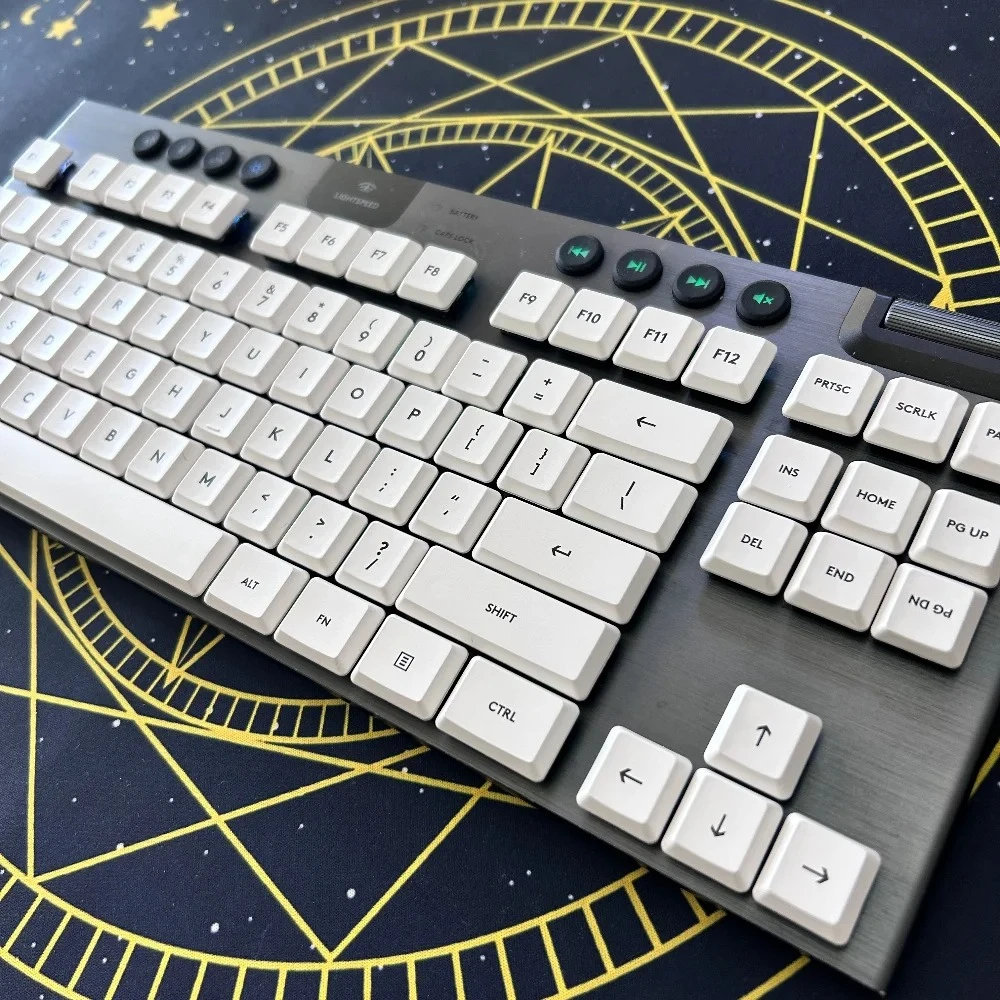 

DIY PBT keycaps for Logitech G915/G815/TKL mechanical keyboards, with 109 keys and American layout, white
