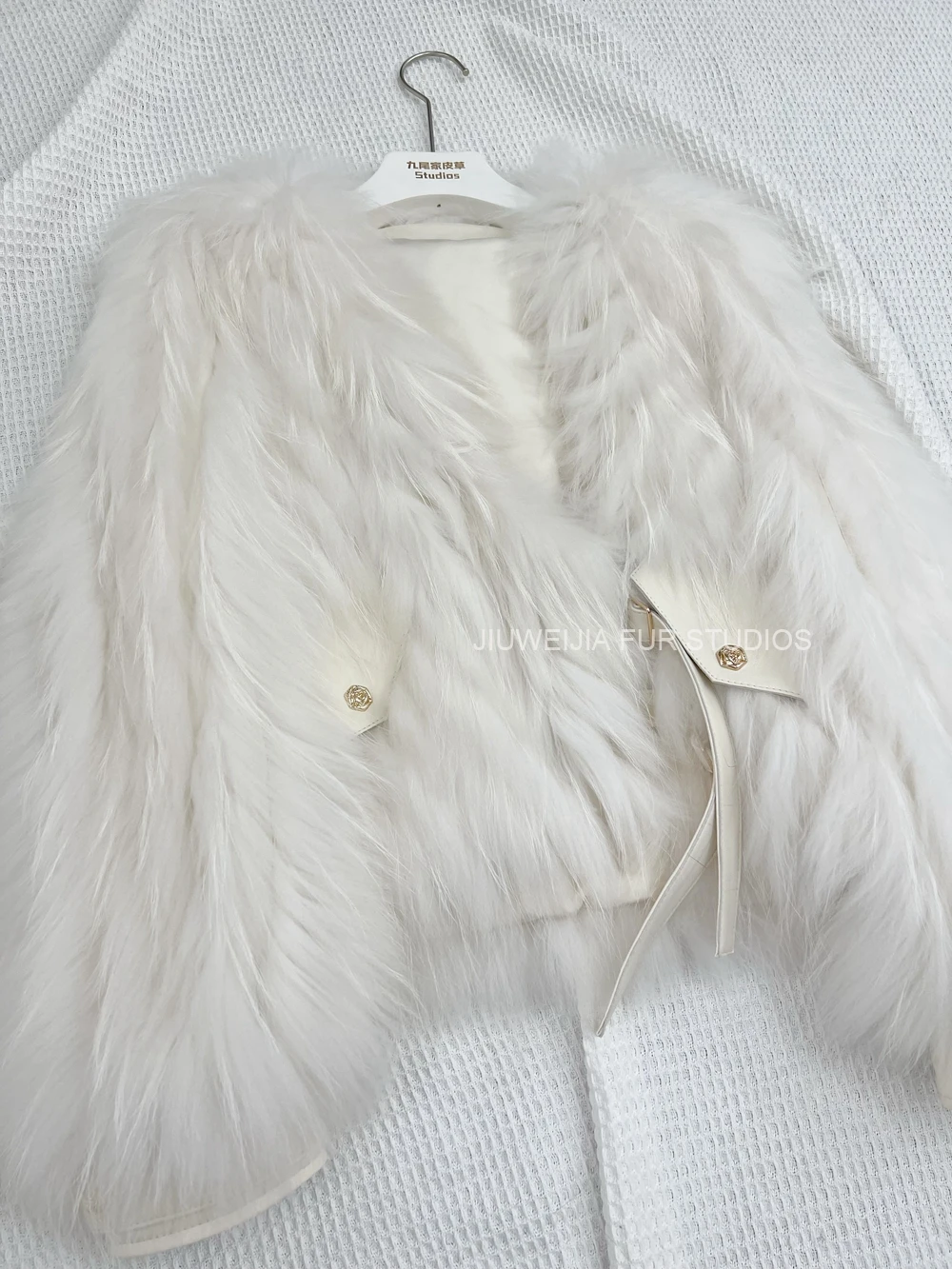 2026 Winter New Fur Strip Sewed Together Short Style Thin Raccoon Fur Fox Fur Coat Young Women's Coat