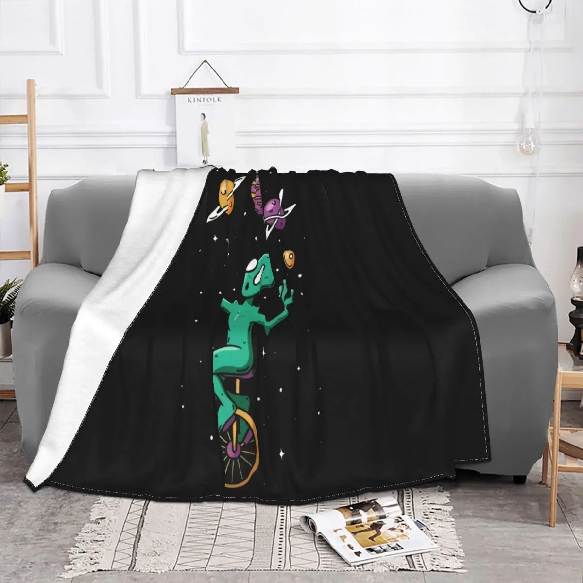 Juggler Alien Ufo Cool Funny Pop Swag Brand New Stylish Crewneck Oversize Style Hot Sell Stylish Middle Aged Throw Blanket