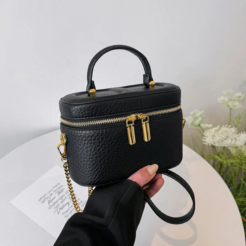 Fashionable Ladies Shoulder Bag Made Of Star-Patterned Leather Boasting Paris Style And Casual Vintage Refined Look​