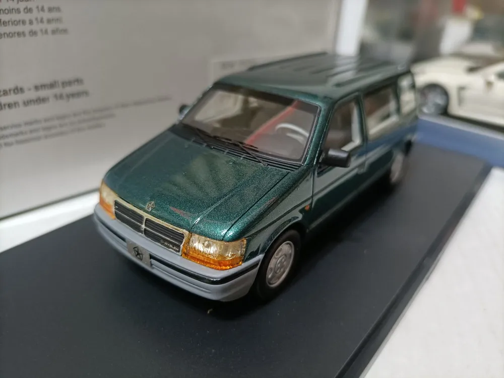 GLM 1:43 Chrysler Voyager MPV 1994 simulated a limited edition static metal resin toy gift car model