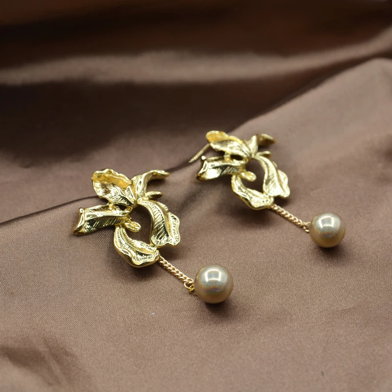 أقراط لؤلؤية إبداعية جديدة متعددة الأشكال لعام 2025 مناسبة لهدايا حفلات أعياد الميلاد اليومية