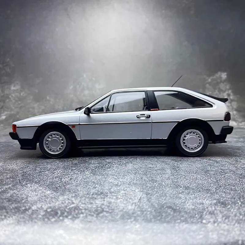 Diecast 1:18 Scale Alloy Scirocco GTX 16V 1988 Classic Car Model Simulation Toy Collection Gift Display Static