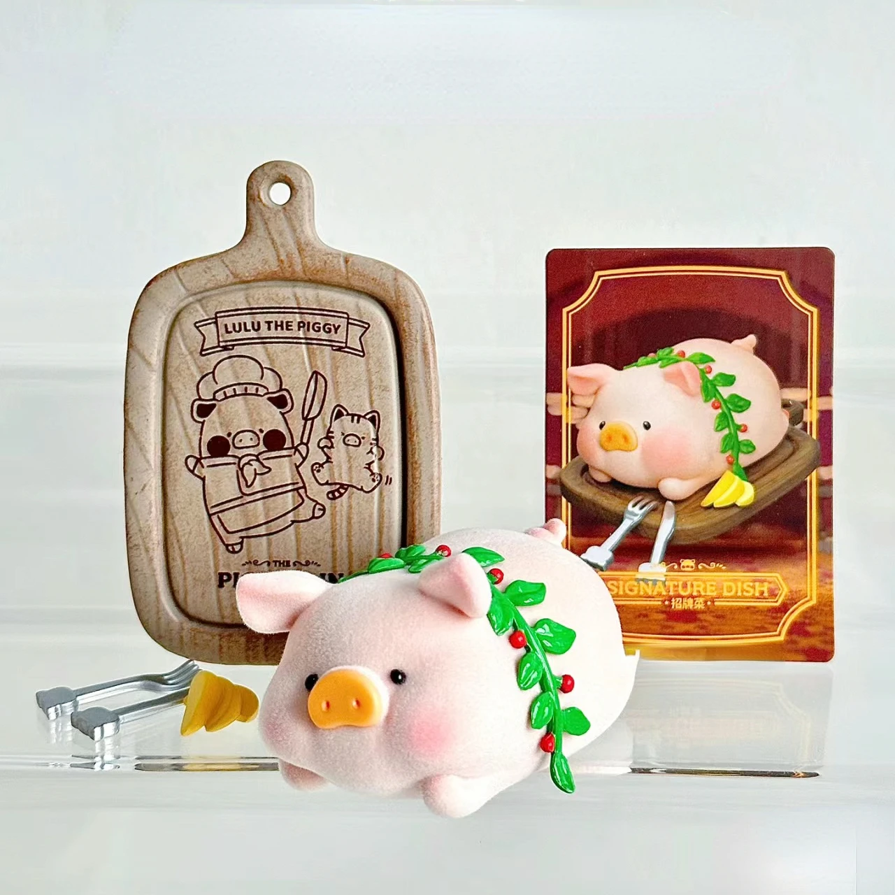 LULU The Piggy Pigchelin Restaurant Figure Toy Cute Pink Pig Chef Delicious Food Ornament Art Toy Designer Collection Decoration