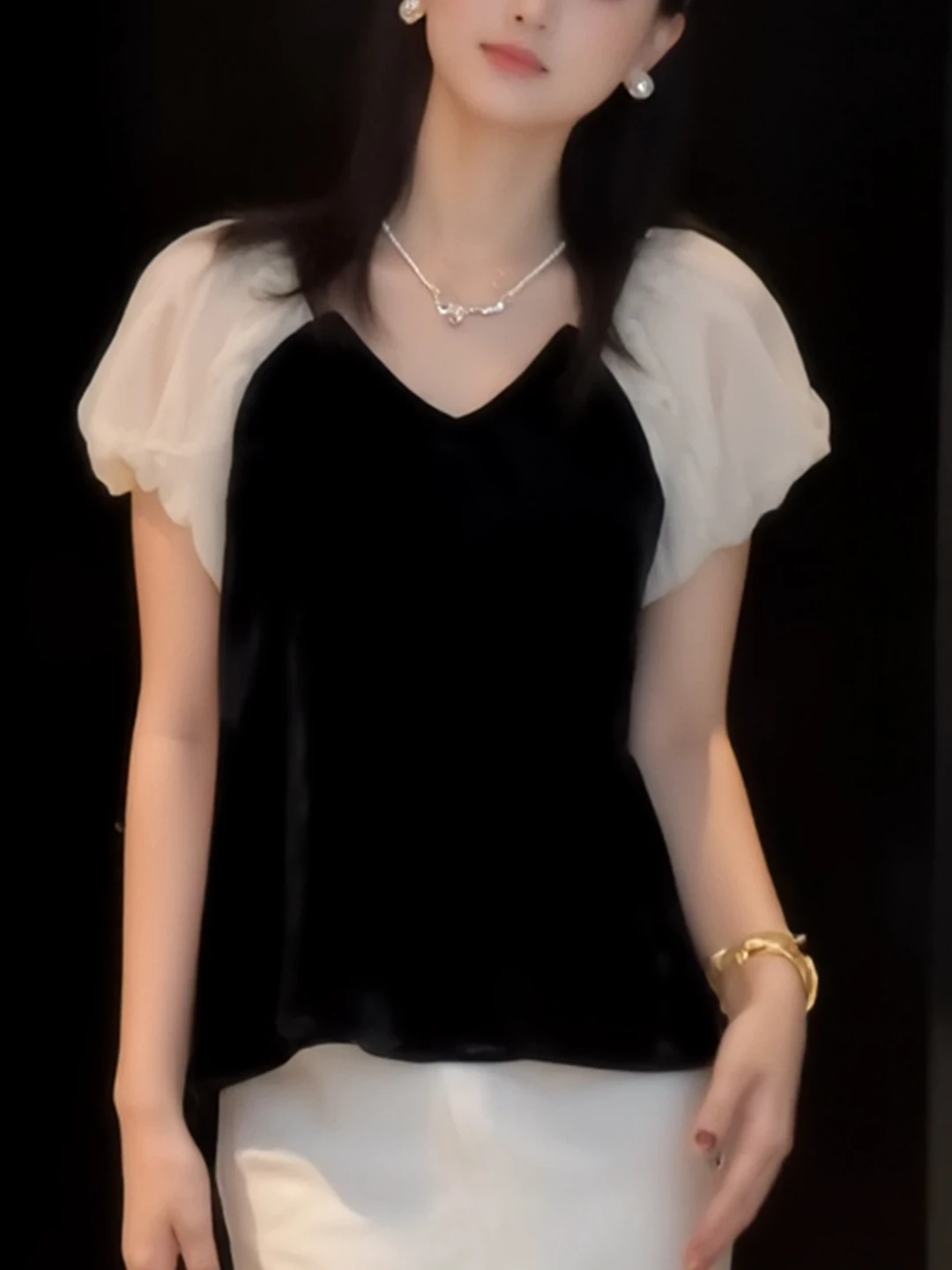 

Ele V-Ne Hollow out ort Sve T-irt Women's Faion Top with Lace Trim Korean Sle Loose Fit Summer New Arrival