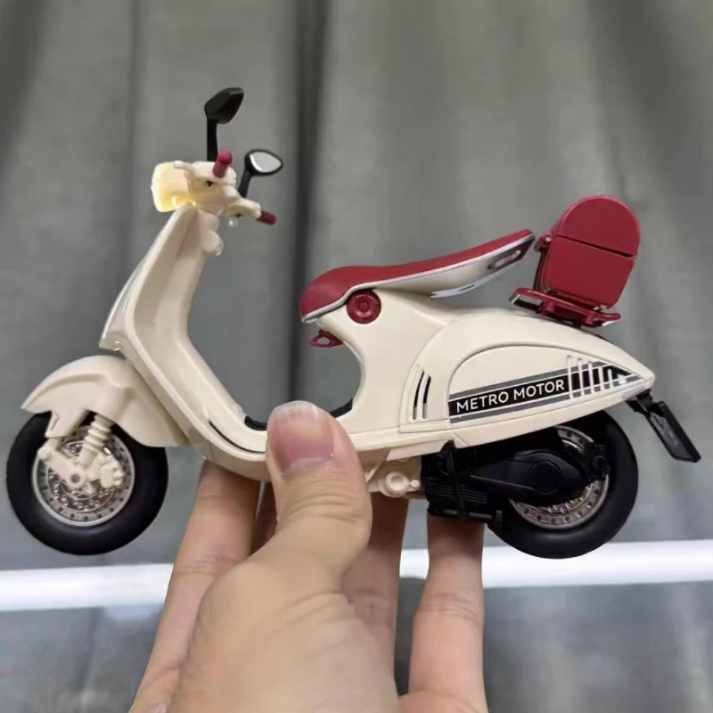 

1:12 Vespa 946 Alloy Classic Leisure Motorcycle Model Diecasts Metal Street Retro Motorcycle Model Sound and Light Kids Toy Gift