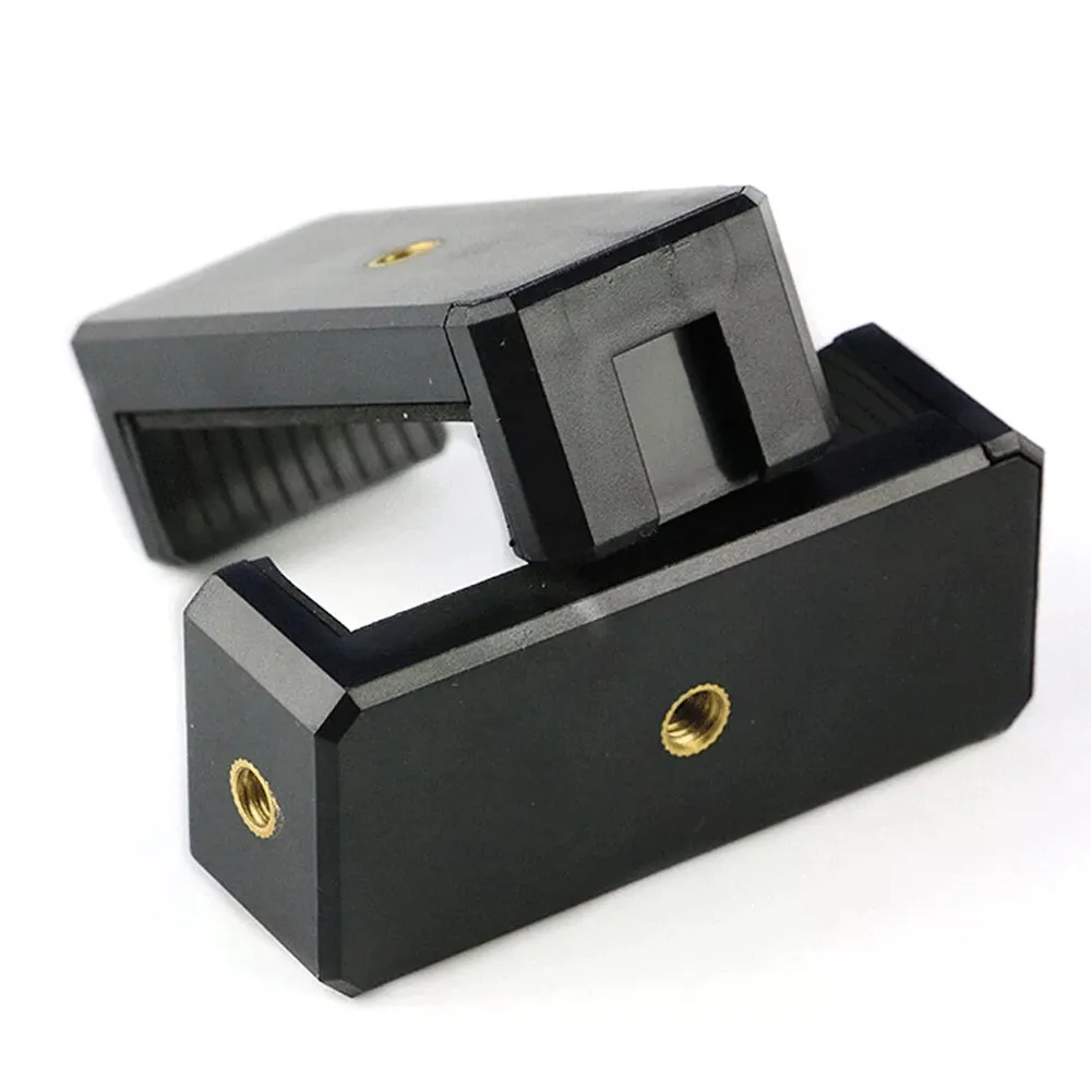 

Универсальный зажим для телефона, адаптер для крепления на штатив, противоскользящий пластиковый зажим для телефона, аксессуары для мобильных телефонов с двумя отверстиями для винтов 1/4.