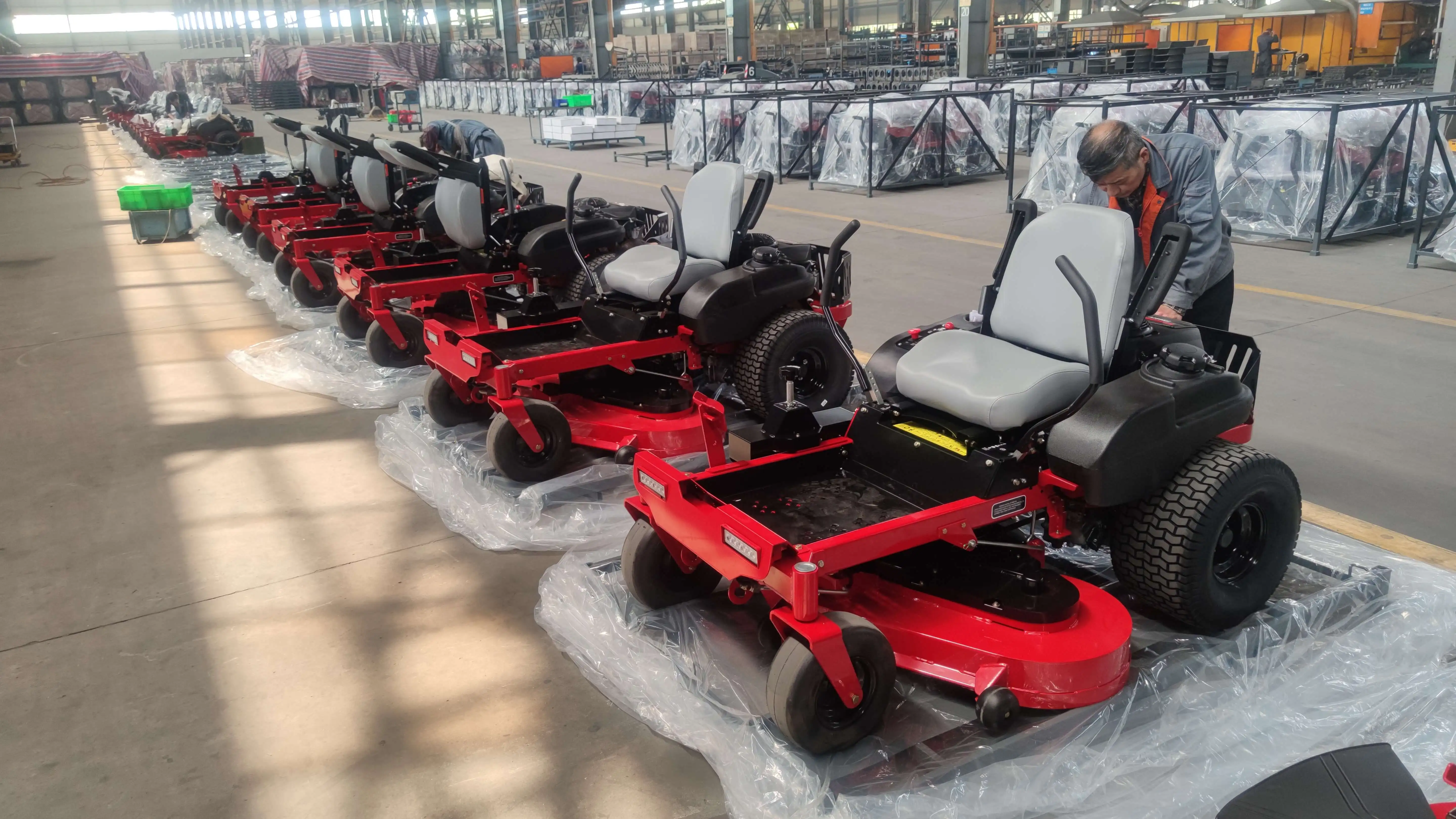 Industrial Riding Lawn Mower Tractor for Garden Grass Cutting Petrol Powered Cordless Steel Material Grade on Agricultural Use