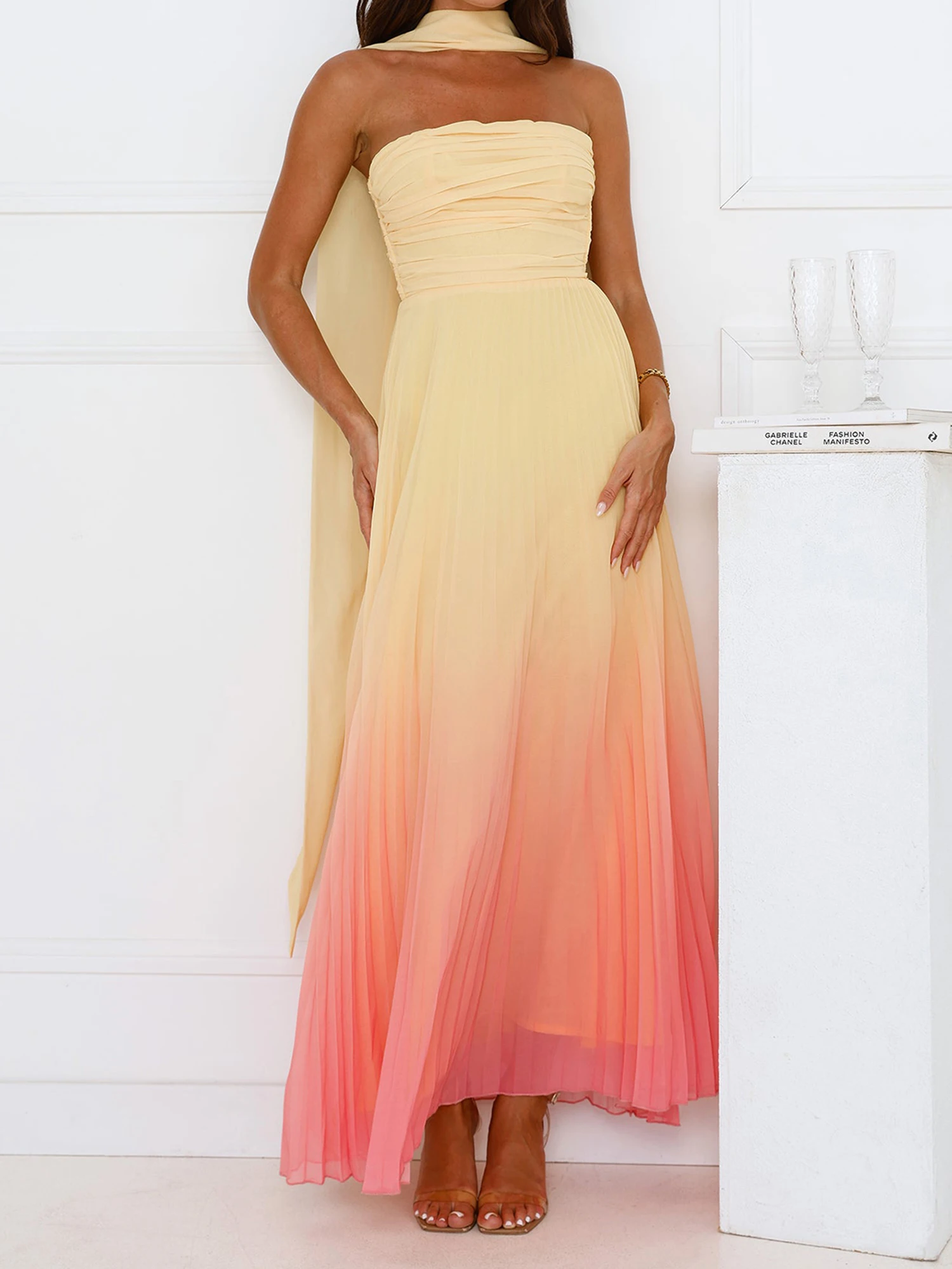 Elegant Floral Print Maxi Dress with V-Neckline and Ruffled Hemline Boho Chic Sleeveless Summer Beach Dress for Women