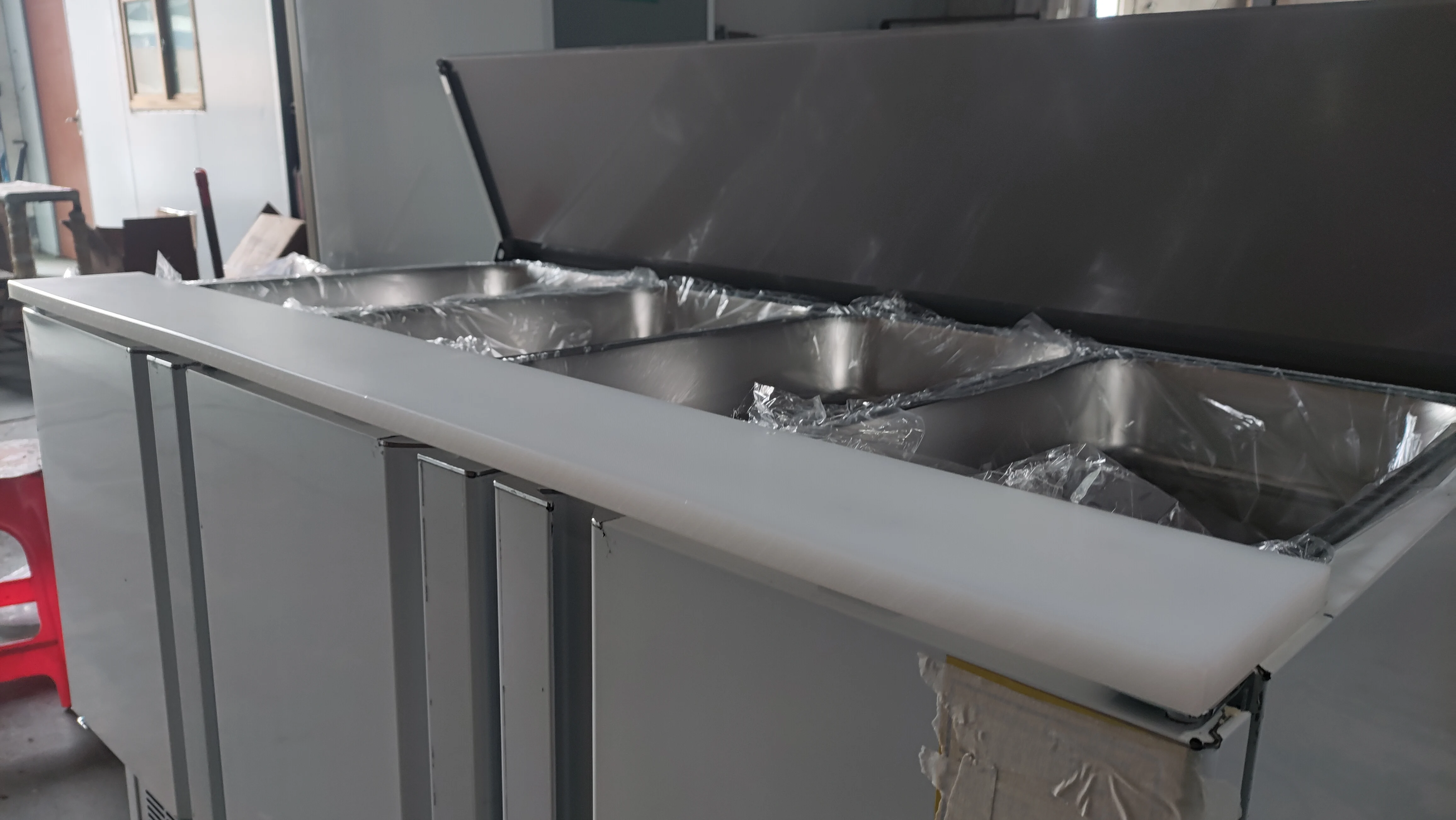 Custom Commercial Kitchen Machine Salad Bar Counter Refrigerator Preparation Chiller Pizza Prep Table