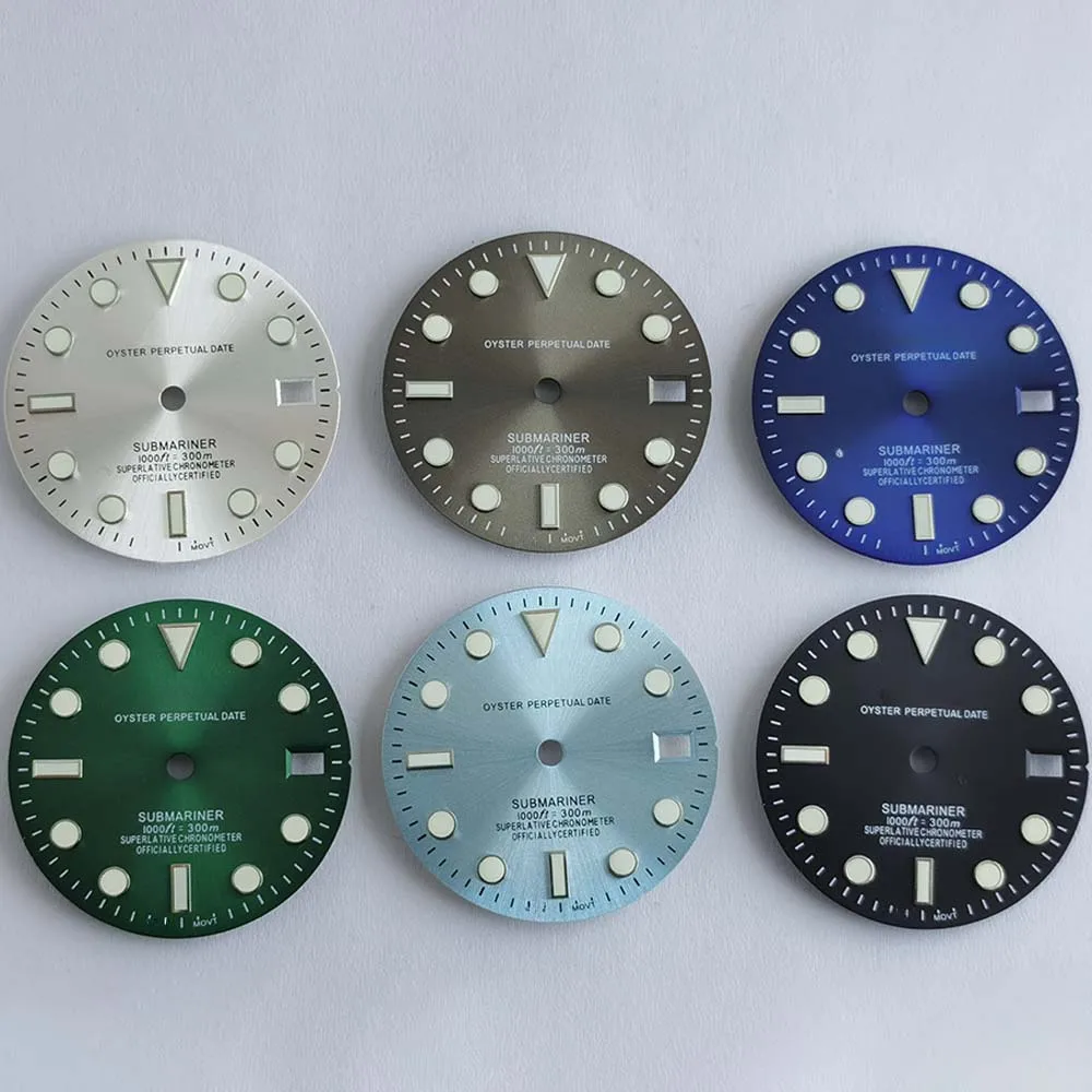 The new SUB sunray modified S dial has round studs 28.5mm green luminous NH35 NH36