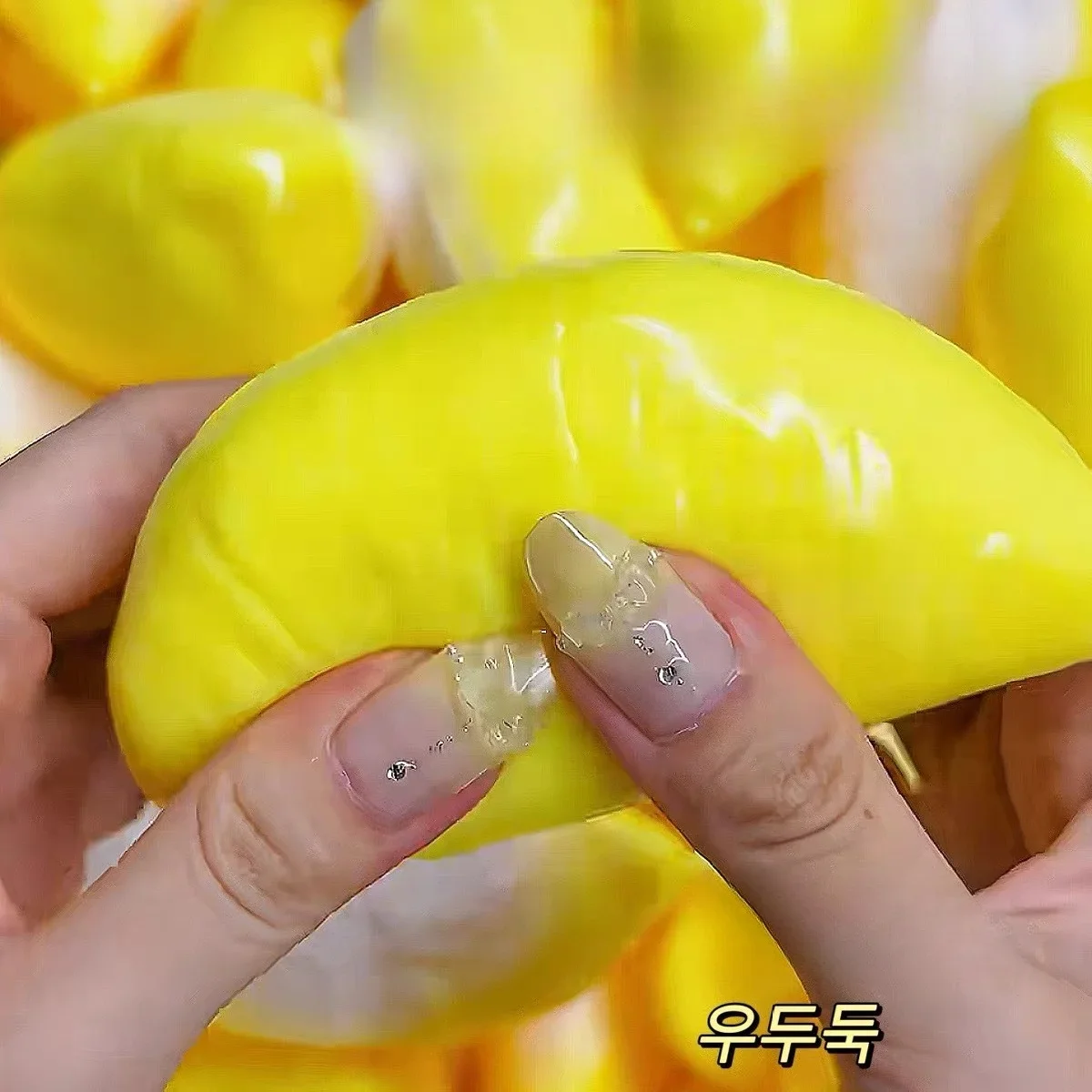 Handgefertigter Knuspriger Durian-Fleisch-Quetschball, Langsam Aufsteigender ASMR Sensorischer Anti-Angst Stressabbau-Quetschball für Erwachsene – Detail 2