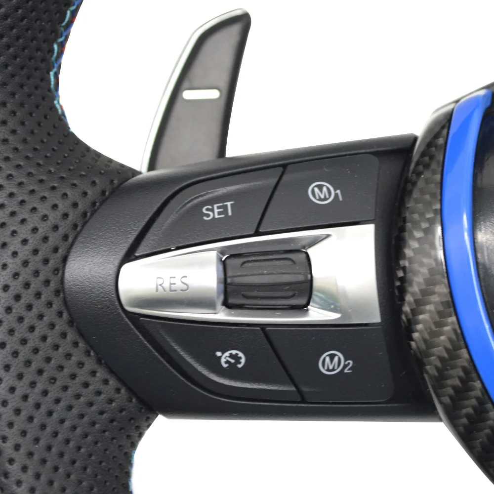 Geeignet für BMW Lenkrad aus Kohlefaser mit halbperforierter dreifarbiger Linie, deutscher Standard, blauer Stahlgabel (3er-Serie). – Detail 5