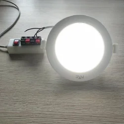 L'illuminazione di emergenza di fascia alta ha condotto la luce di emergenza a lungo termine ad alta luminosità che si illumina quando la casa perde energia