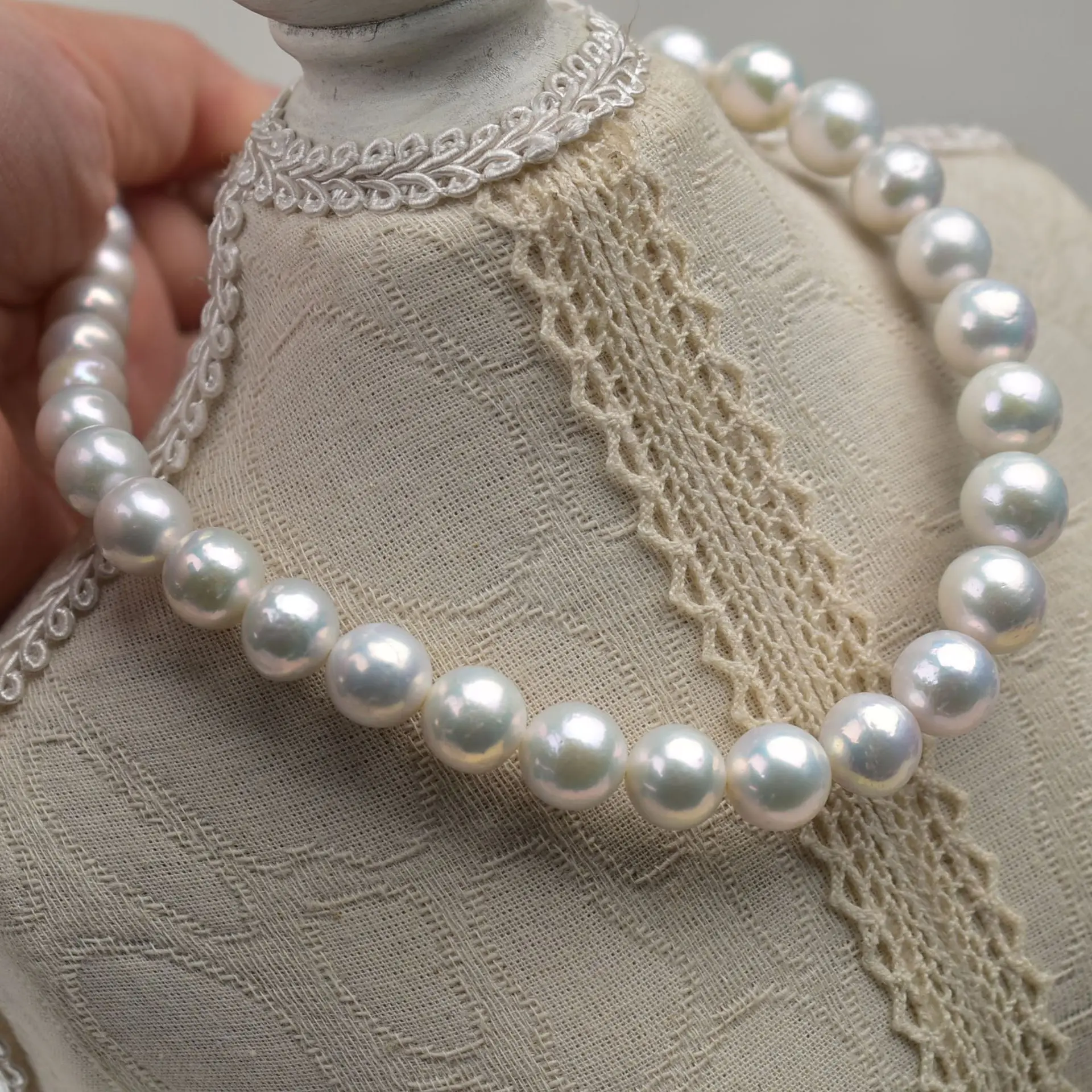 

Одна нить бусин из пресноводного барочного жемчуга 10-11 мм для изготовления ожерелий, браслетов, аксессуаров и подарков своими руками