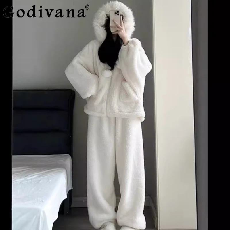

Large Size Coral Velvet Women Autumn Winter Warm Hooded Pajamas Are Fashion Leisure Loose Comfortable Loungewear Two-piece Set