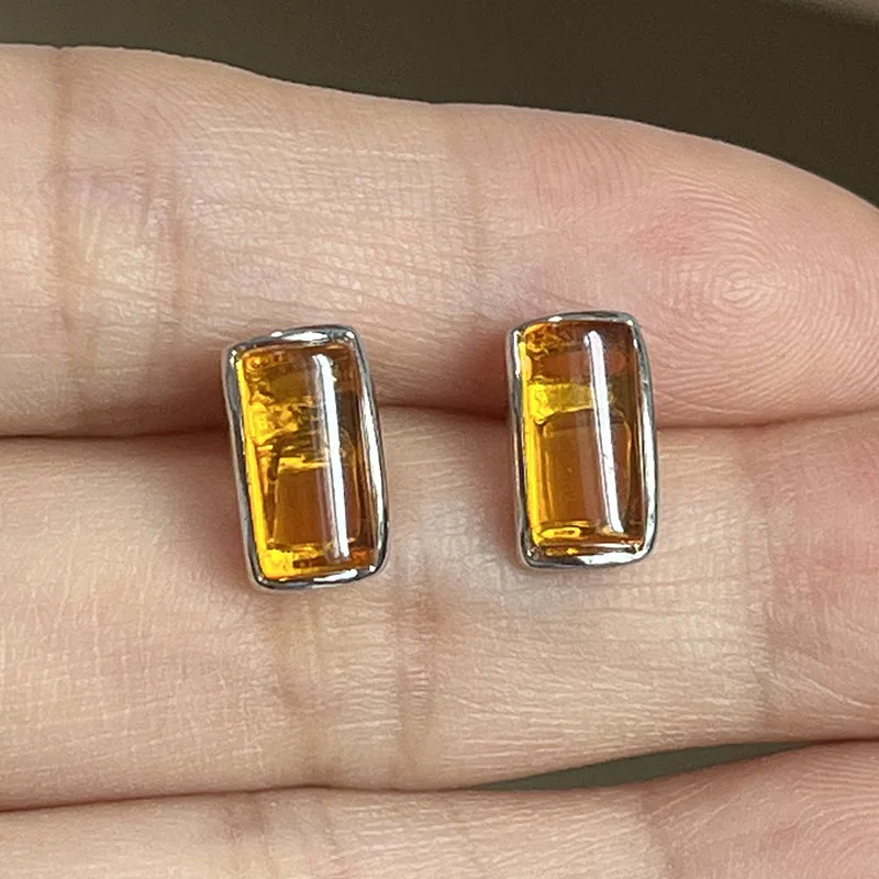 Yoowei Small Amber Earrings for Women 9*7mm Tiny Teardrop Shape Genuine Natural Amber Stud Earrings Girls Jewelry Gift Wholesale