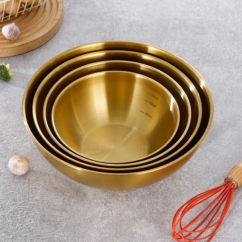 Un juego de tres cuencos de acero inoxidable para mezclar, amasar masa y servir ensaladas, apto para uso en cocina.