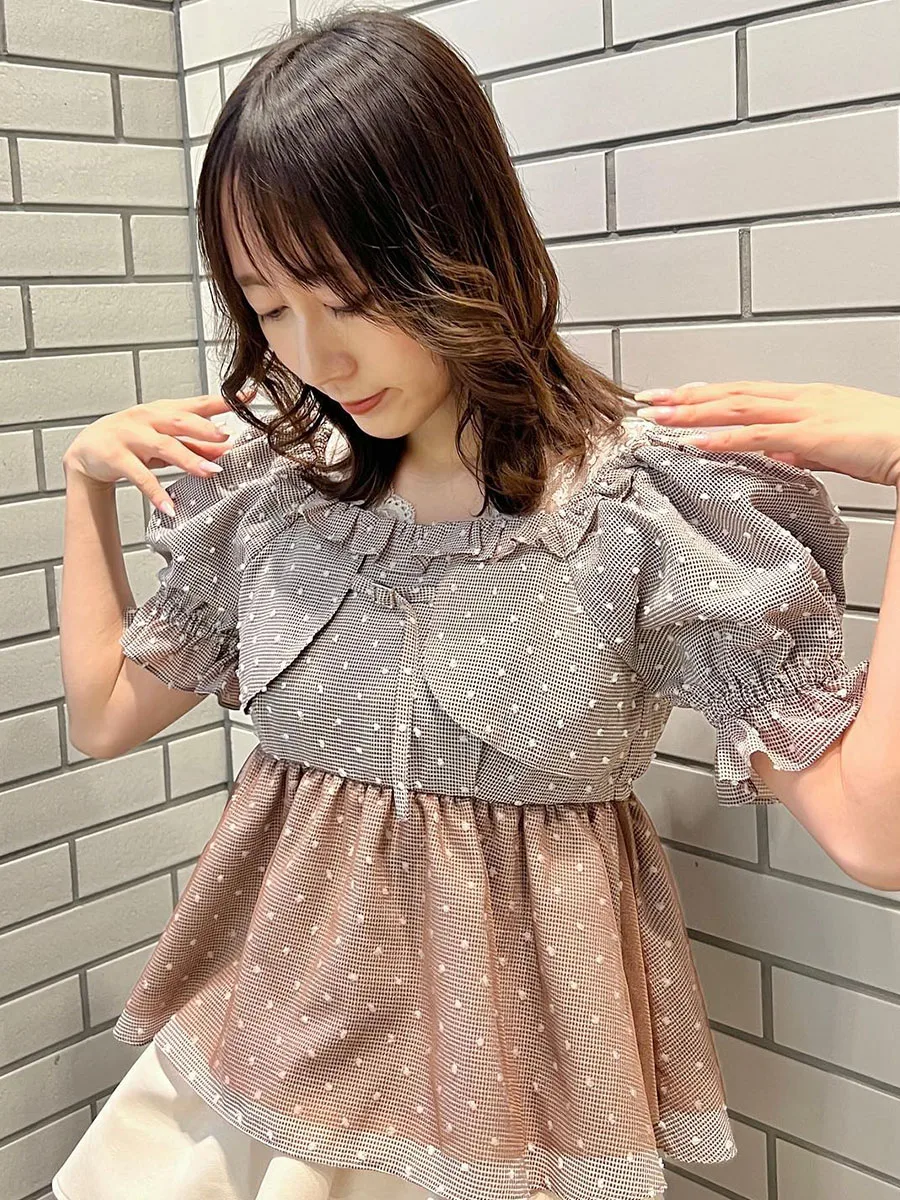 

Милый японский топ с принтом в горошек, с рюшами и вставками, модель TS84X20P, женская одежда