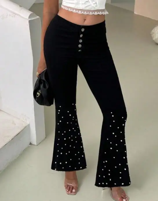 جينز نسائي 2026 ربيع جديد خريف بلون سادة ديكور خرز ملابس خروج عالية الخصر سراويل دينم غير رسمية متوهجة