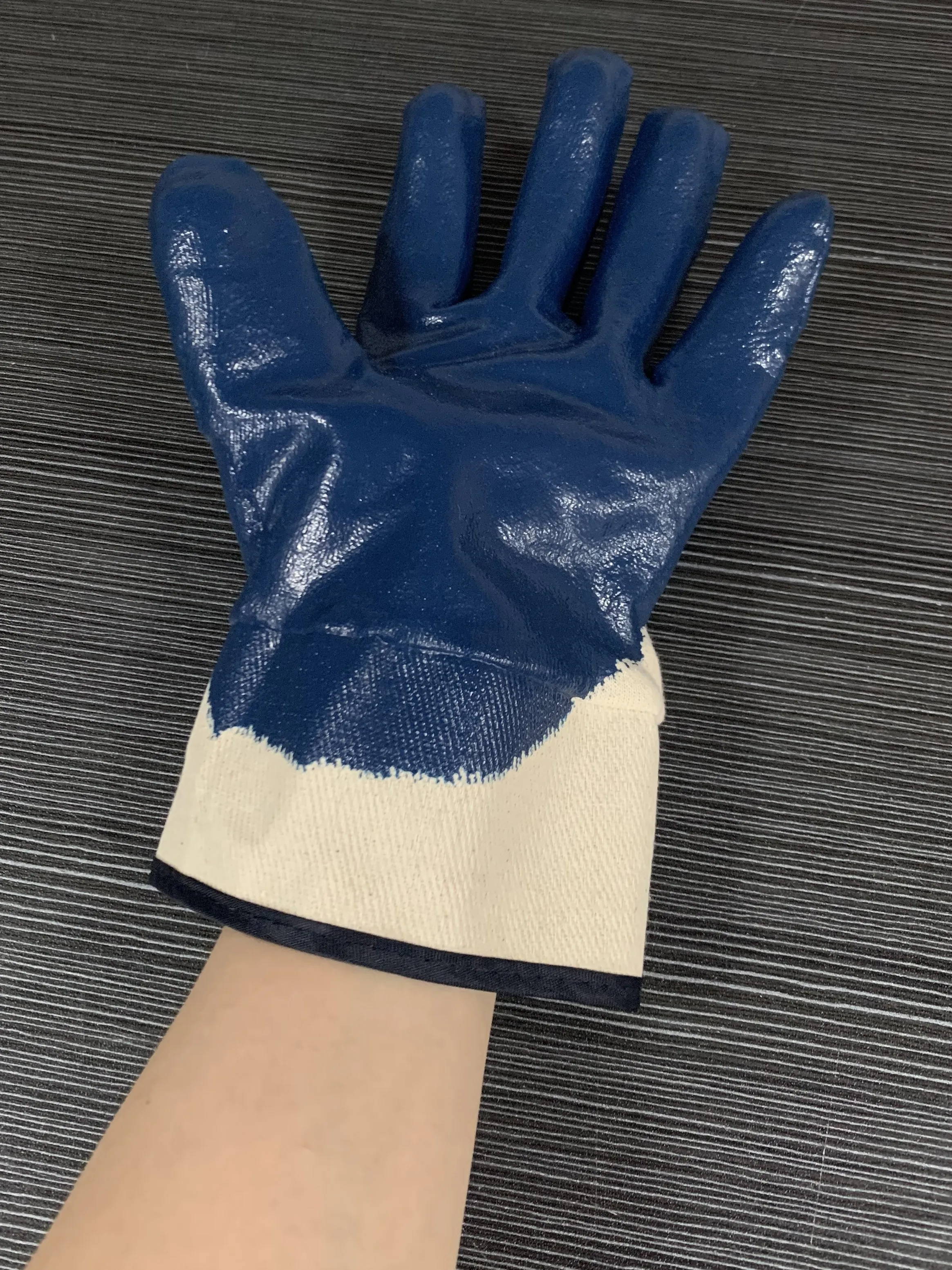 Ansell EDGE® 48-913 Medium-duty, nitrile-coated safety gloves, providing abrasion, oil and liquid resistance, Cotton liner