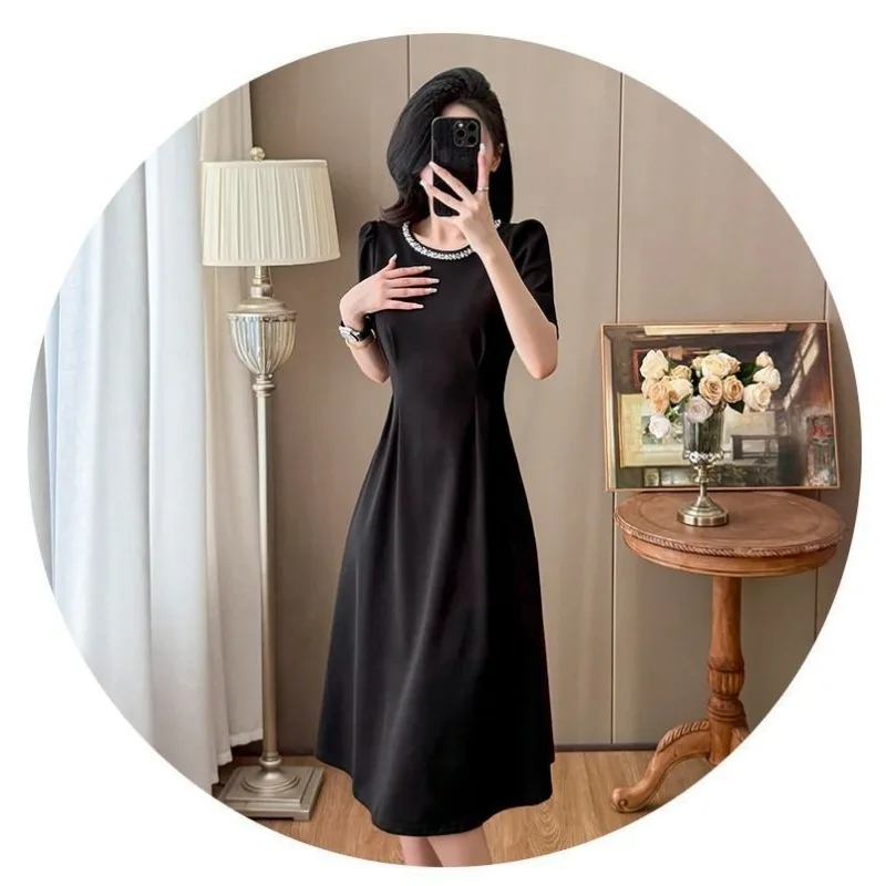 Vestido negro francés 2025 nuevo estilo cuello redondo manga corta cintura ajustada vestido elegante versátil