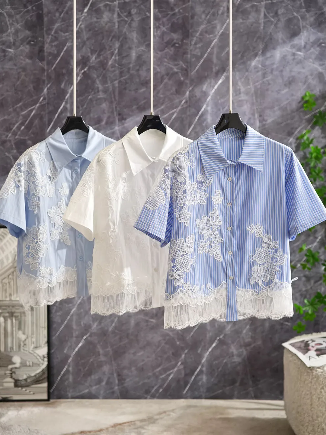 

Уникальная красивая женская рубашка с изысканной вышивкой, ажурным кружевом, сине-белыми полосками, в повседневном корейском стиле, свободного кроя.