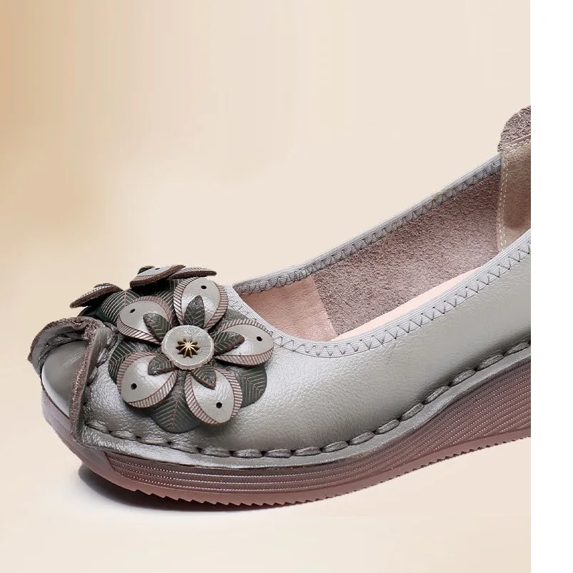 Vintage Floral Wedged Shoes Ladies Genuine Leather Flats Women\'s Shoes Chic Autumn Loafers Elderly Flat Shoes Soft Chic Moccasins