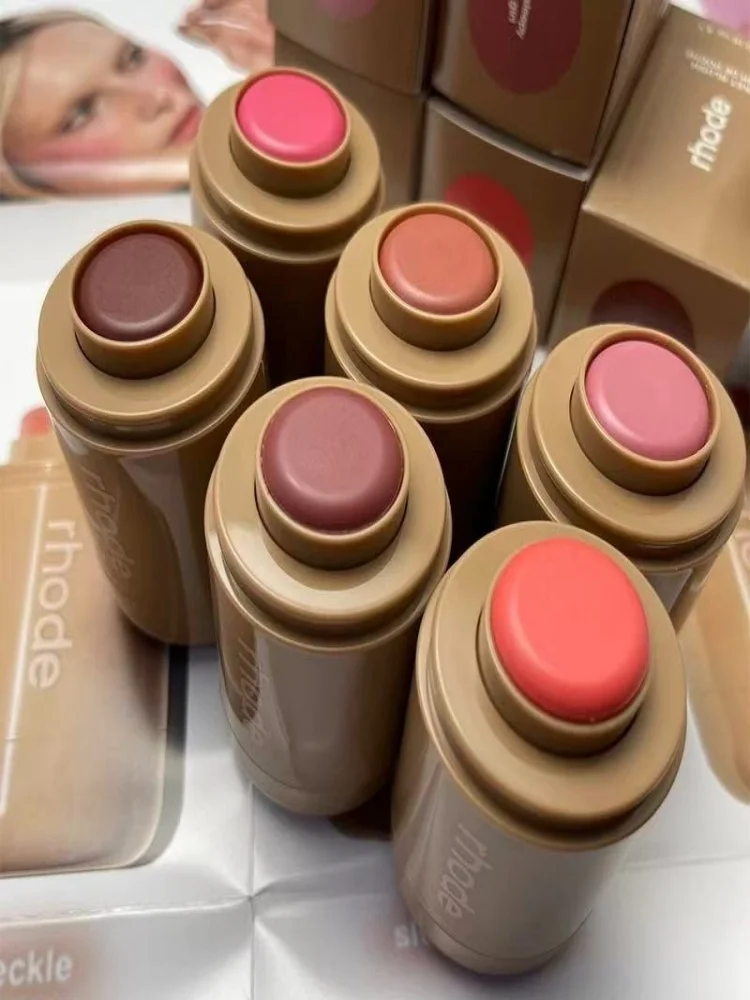Rhodeskin Pocket Blush Stick Nawilżający sztyft do ust i policzków Naturalny róż w pudrze Kremowy róż do policzków Szminka do ust i policzków Kolor cukierkowy Rhode — 2