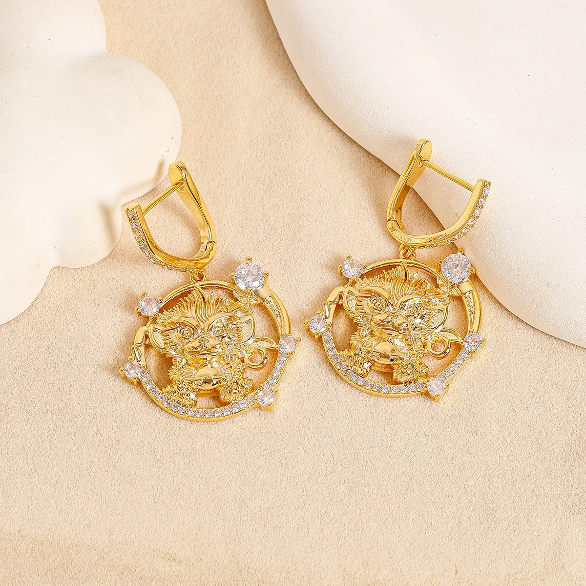 Newly designed fashionable high-end stud earrings and hoop earrings - unique, niche and versatile accessories