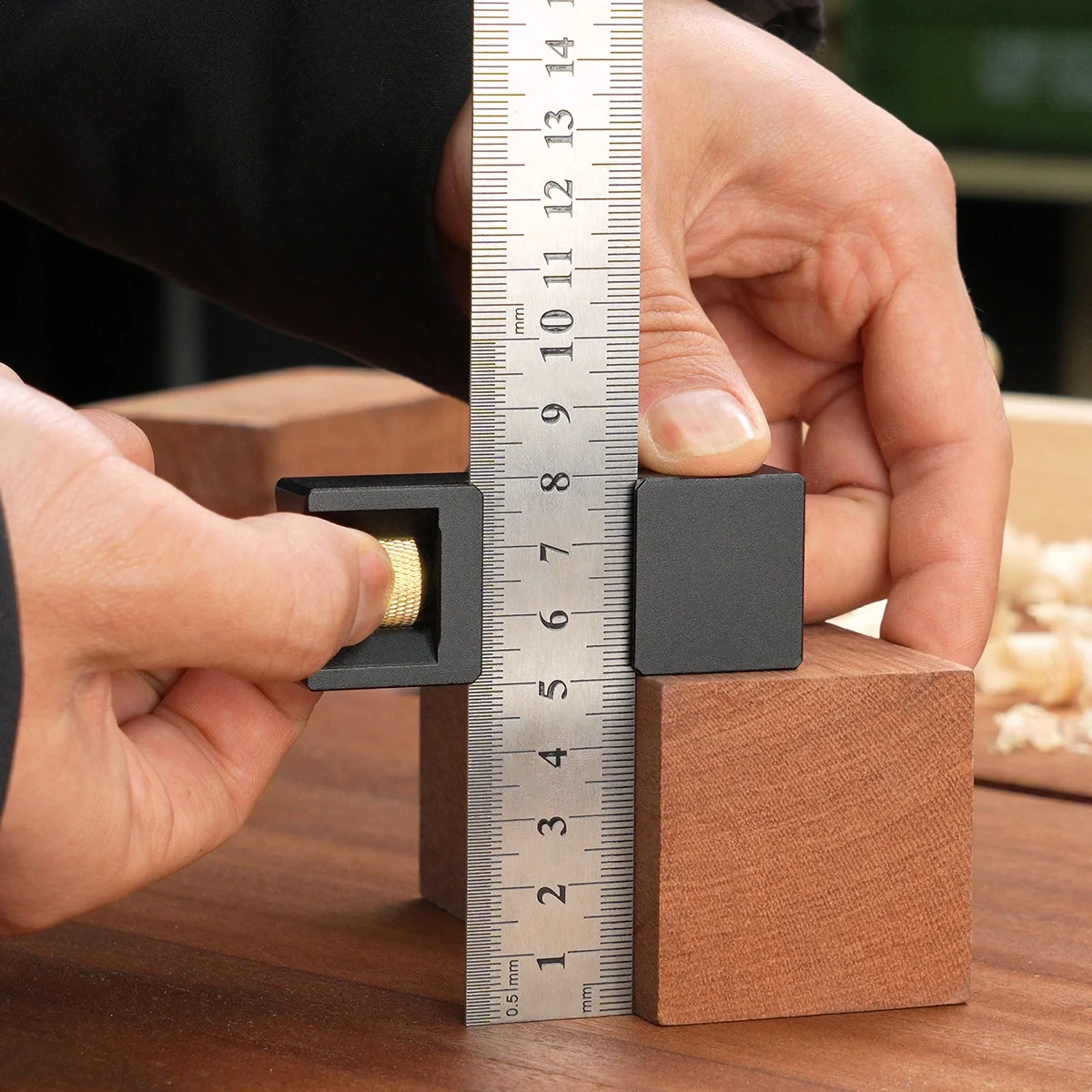 

Steel Ruler with Positioning Slide Stop, for Woodworking Adjustable Locking Drawing Ruler with Aluminum Alloy Positioning Block