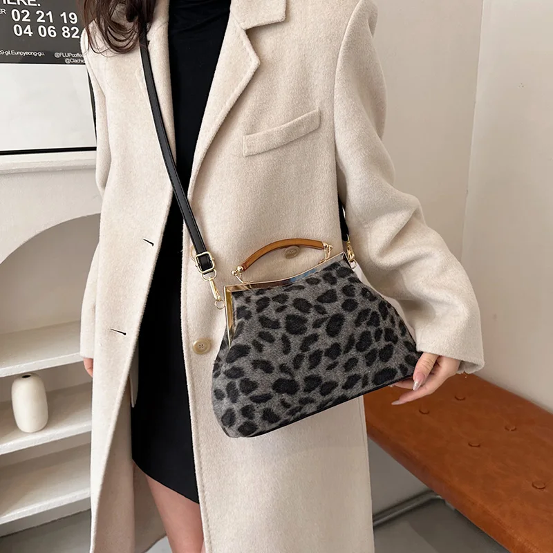 Luxury Women Acrylic Handbag 2024 New Leopard Brown Evening Clutch Retro Shell Clip Crossbody Bags Lady Shoulder Bags Hobo Bags