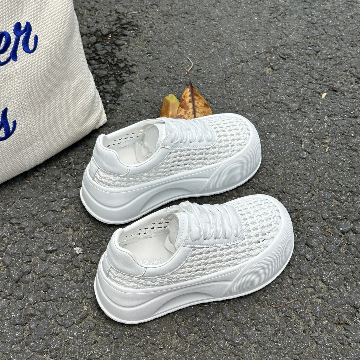 baskets-respirantes-ajourees-pour-femmes-ete-2025-a-semelle-epaisse-compensee-style-decontracte-et-tendance