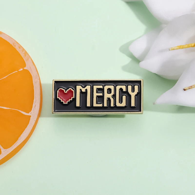 Red Heart Mercy Badge spille smaltate Undertale Game spille collare distintivo con risvolto zaino in metallo accessori per gioielli regalo per amico