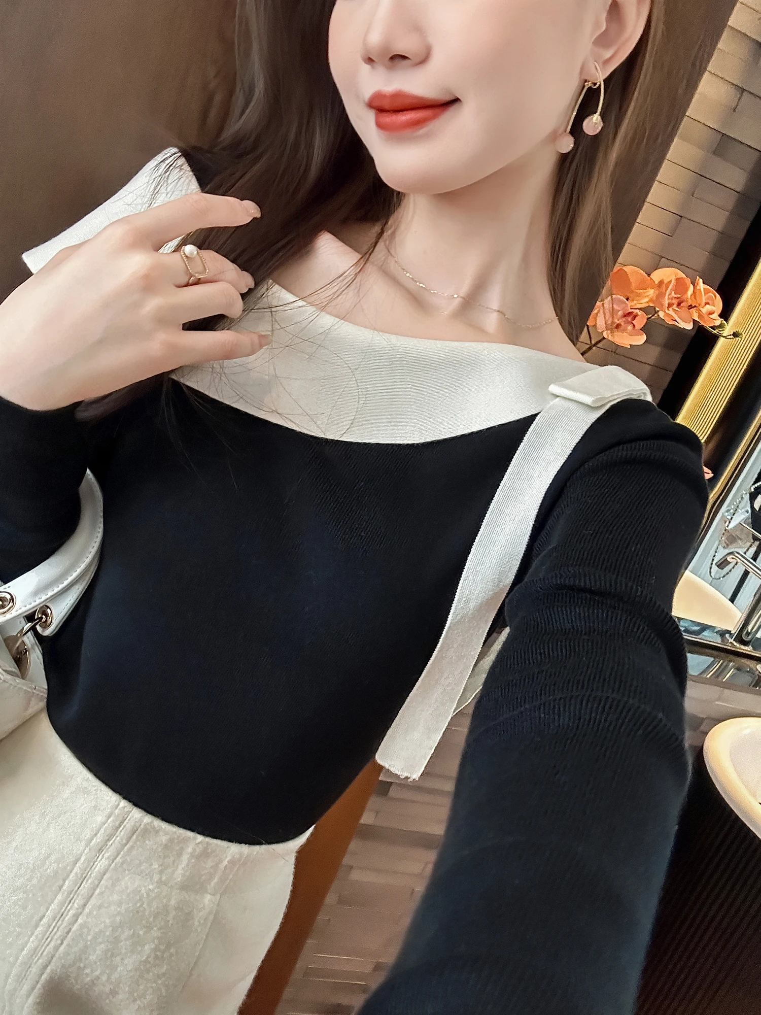 

YOU SEE Bla Wool Knitted Top Eye-ching Color Colion Design Fashionable And Textured Soft Spun Yarn Long Sve Women'...