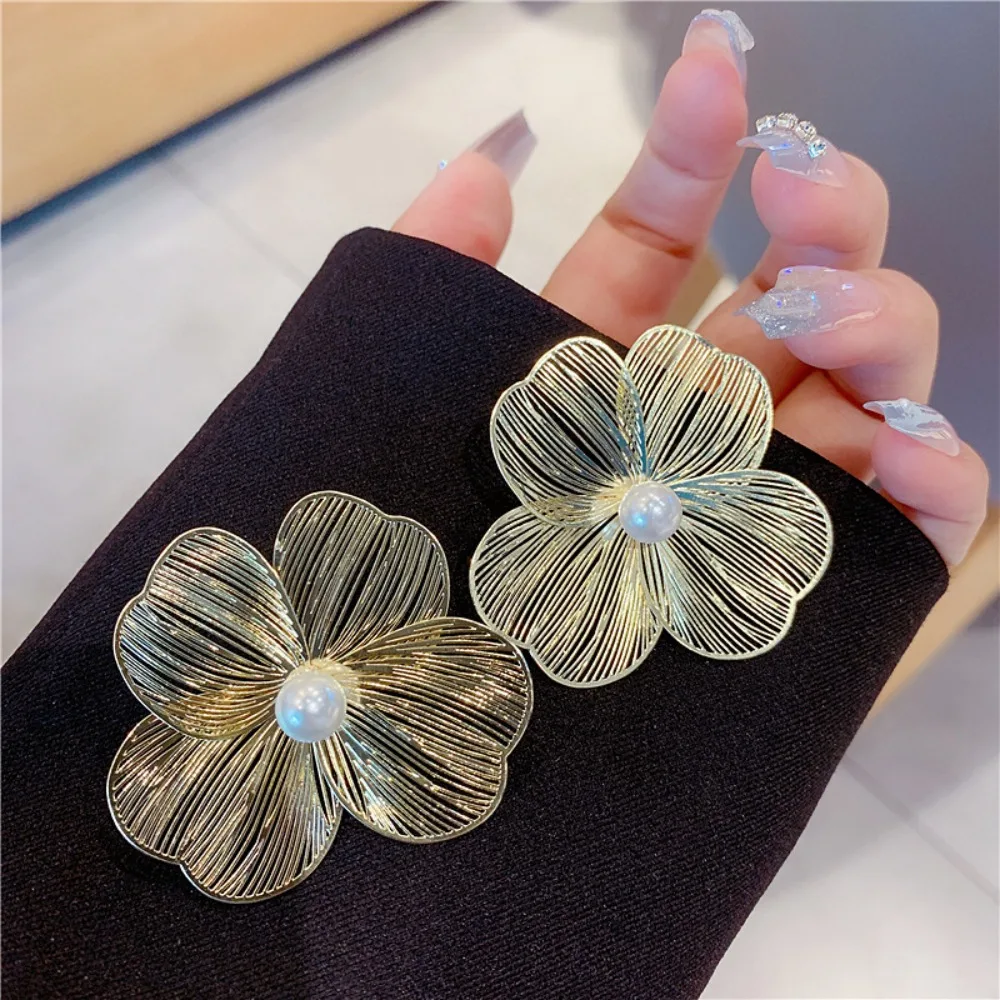 Big Exaggerated White Color Flower Stud Earrings for Women Girl French Ins Imitation Pearl Korean Wedding Romantic Jewelry Gifts