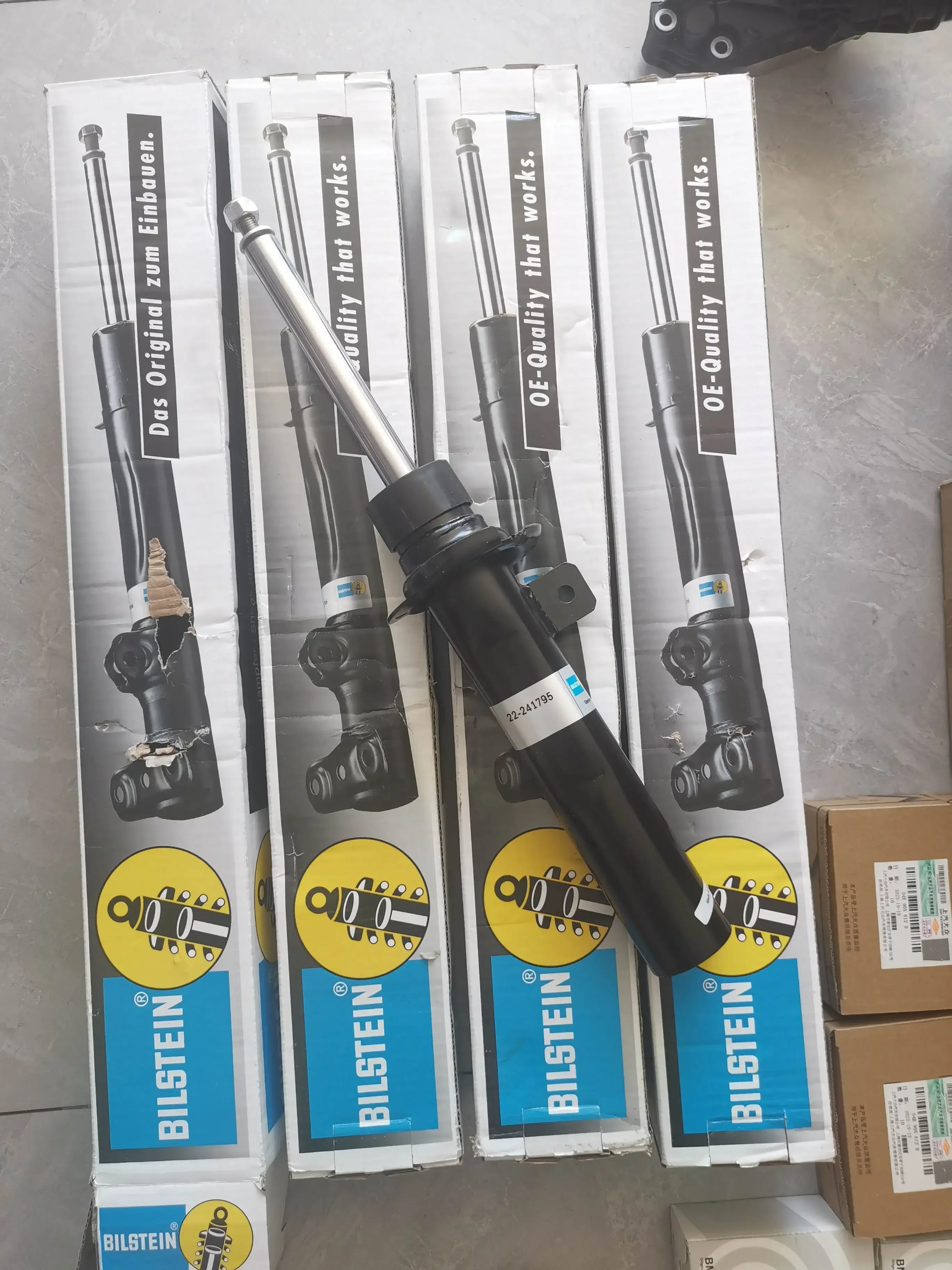 Премиум-продукты 2025 года. Подходит для передних амортизаторов автомобильных компонентов BILSTEIN 31316852411 31316852412 для F56 F55.