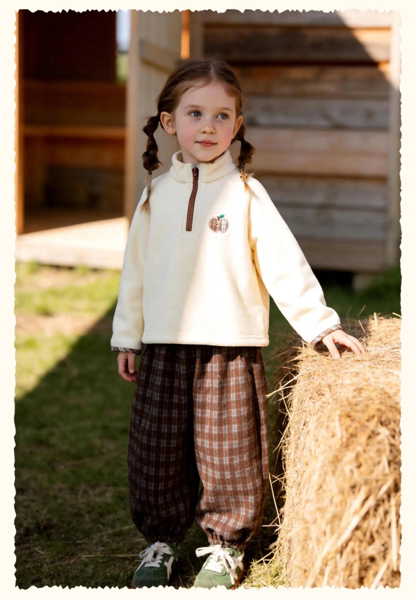 Amila 2026 Herbst Neue Kinder-Sweatshirt mit Stehkragen Vintage-Patch-Stickerei Farbblock Niedlich Verspielt Alltagstaugliches Vielseitiges Oberteil – Detail 15