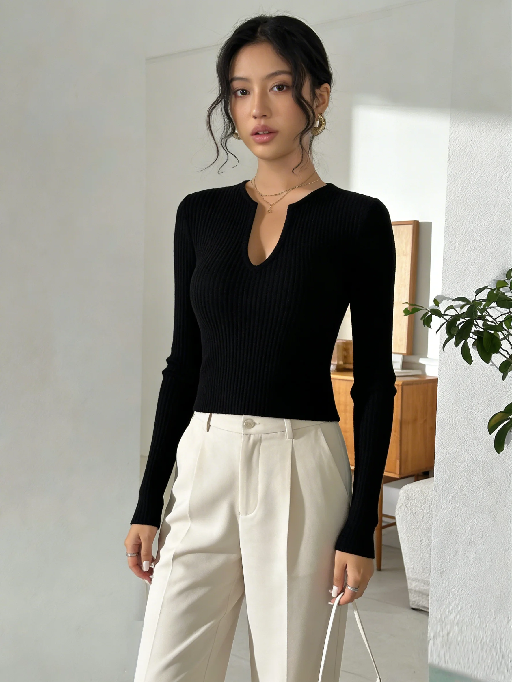 Top feminino de tamanho padrão com decote em V, estilo elegante de manga comprida outono e inverno, pulôver de fundo, estilo popular da moda