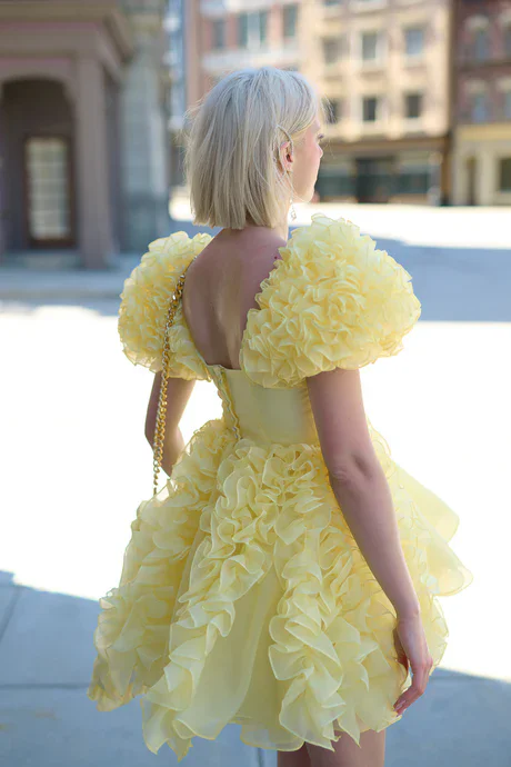 Sweety สีเหลือง A-Line ชุดเดรสสั้นผู้หญิง Ruffles ตัดรายละเอียดสาวมินิชุดวันเกิด