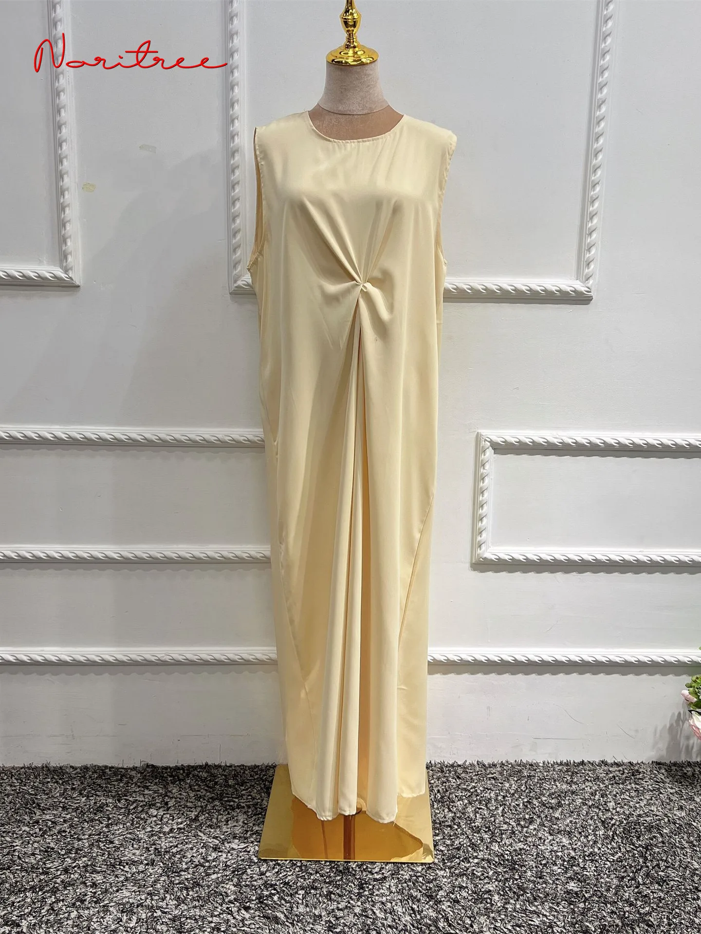 Hot Sale Pleated Muslim Dress Elegant Pure Color Long inside Islamic Abayas Women Modest Wear Clothing EID Robes WY871