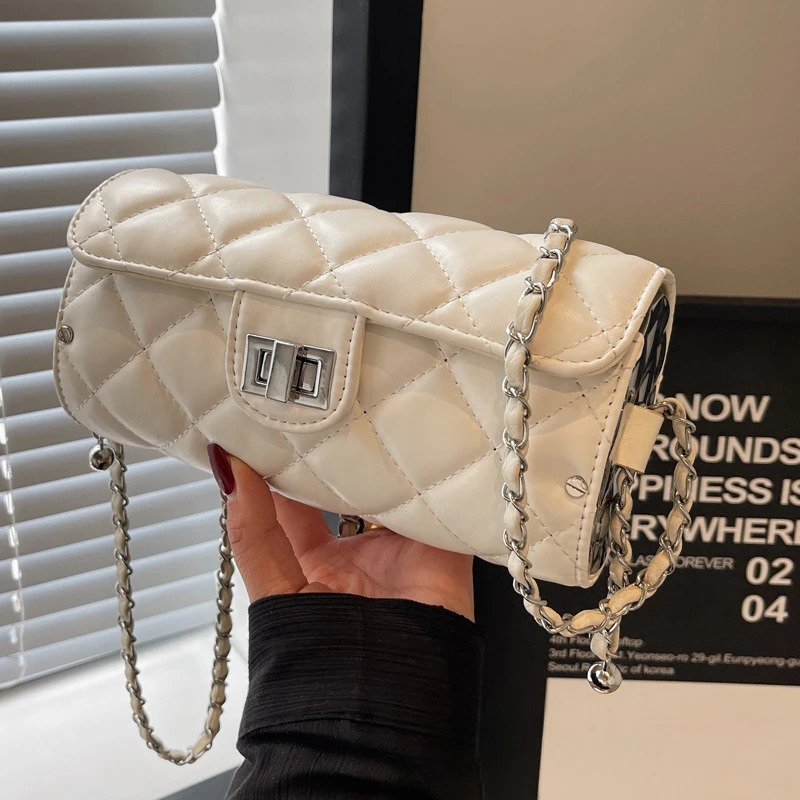 Niche Fashionable Best-selling Diamond-quilted Embroidered Small Bag for Women. New Stylish Chain Bag, A Trendy Crossbody Bag.