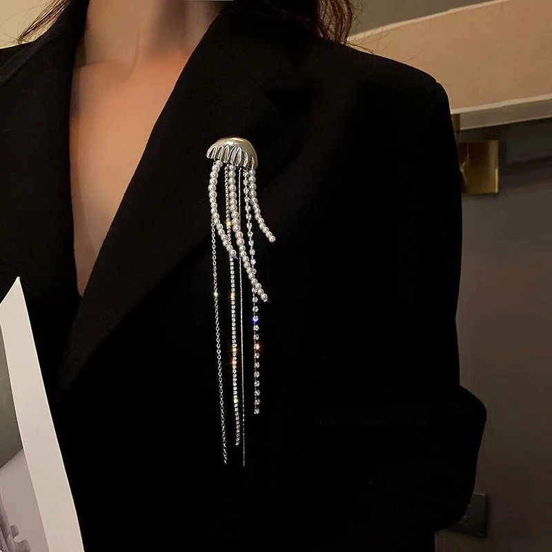 1Pc Long Pearl Tassel Jellyfish Brooch Women Diamond-encrusted Pearl Tassel Corsage Badge Pins Suit Jacket Pin Clothing Gifts