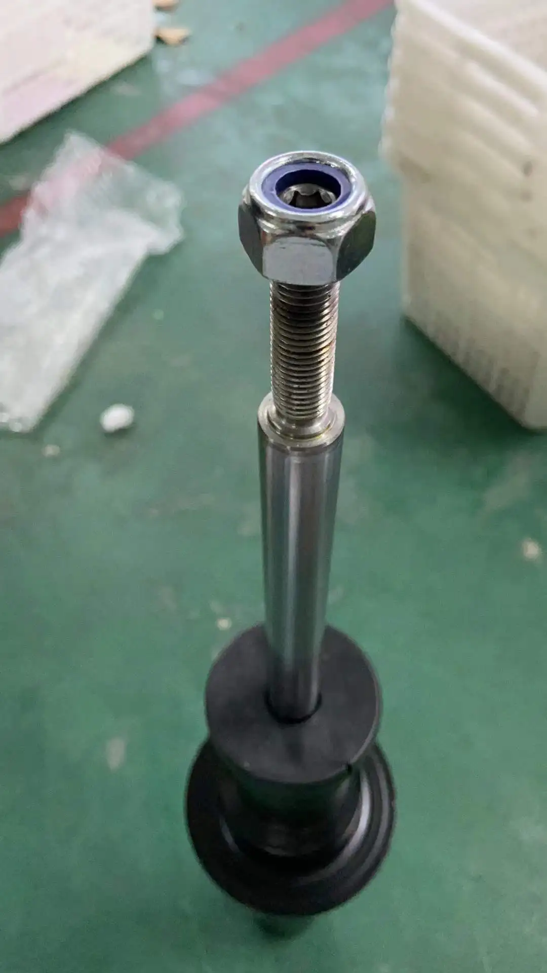 31 31 6 851 747 F15 F16 shock absorber suitable for BM W X5 X6 shock absorber 31316851747 3136851745 22-240316