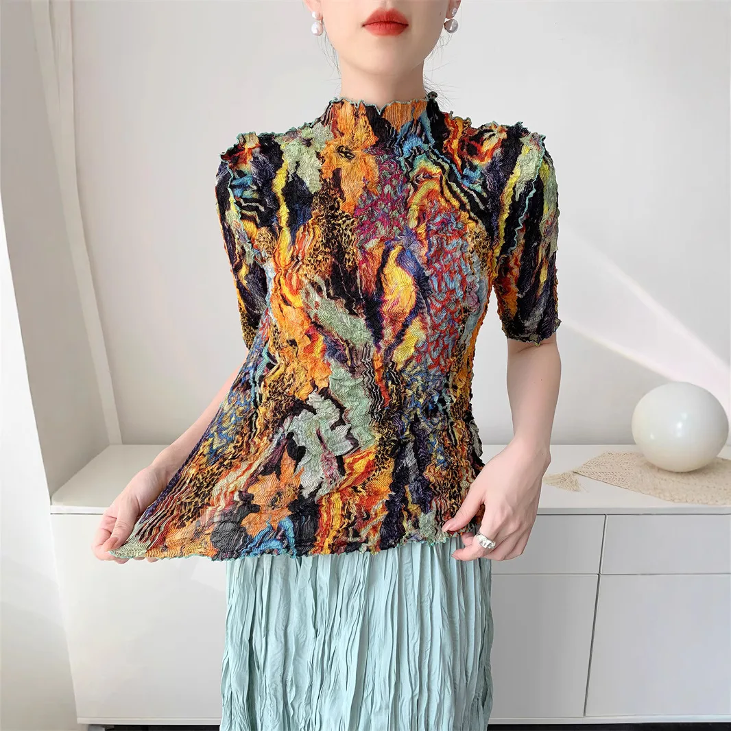 Women Abstract Art Print Pleated Top, Ruffle Mock Neck Short Sleeve Slim Fit Crinkle Blouse, Vintage Printed Pleated Shirt