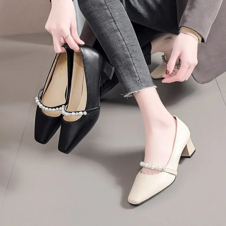 hoge kwaliteit zachte comfort kledingschoenen Dames echt leer kralen gesp slip-on pumps vierkante neus elegante damesstijl