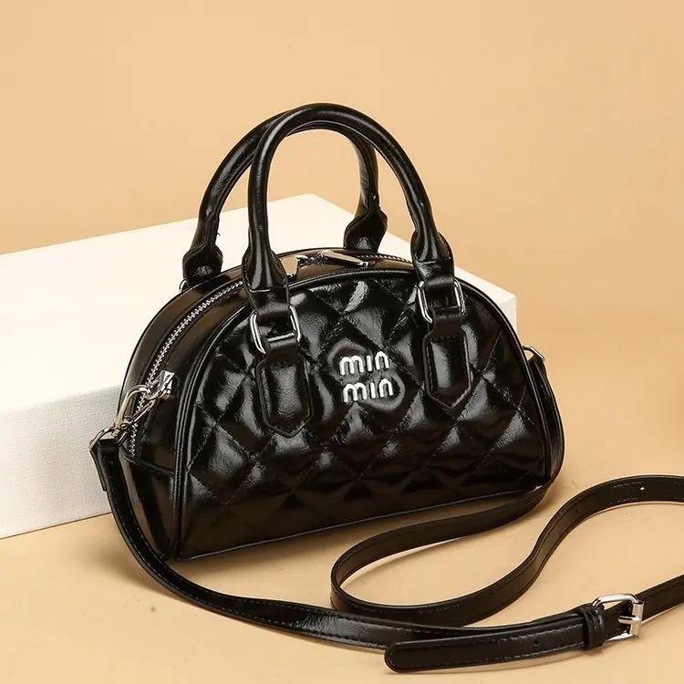 

2025 Autumn New Fashion Commuter Bag Versatile Messenger Bag Diamond Handbag Shoulder Bag Cosmetic Bag Xiaoxiangfeng