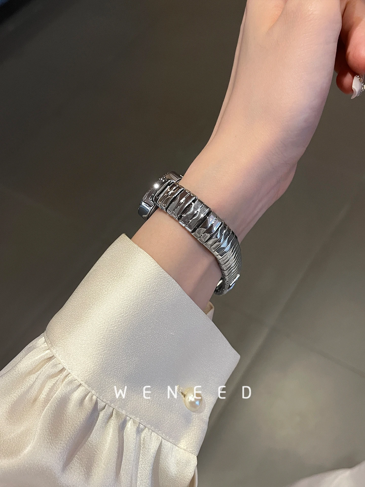 ساعة جديدة لعام 2025 للنساء، تصميم قطرة الماء الفاخرة الخفيفة، ساعة نسائية بمزاج راقي، ساعة نسائية أنيقة هدية أصلية #2