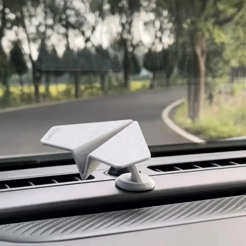 Ornamentos de avião de papel de carro, inércia criativa no carro seguindo os brinquedos de decoração do console central em forma de aeronave