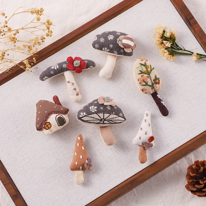 Cute Plush Mushroom Brooch Handmade Cotton Linen Forest Style Pin for Coat Scarf Backpack Versatile Fabric Clothing Accessory